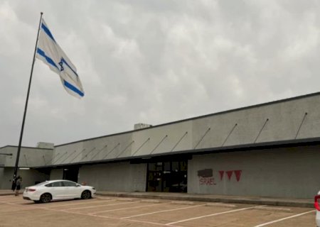 Muçulmanos picham igreja com símbolos antissemitas