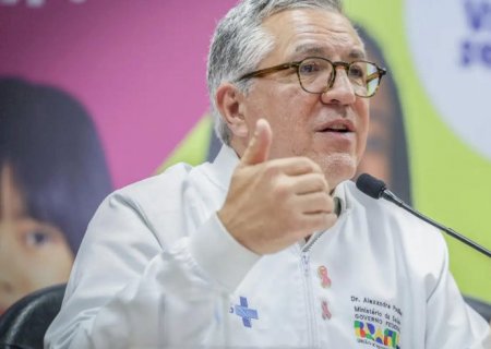 Ministro faz apelo por atualização da caderneta vacinal das crianças