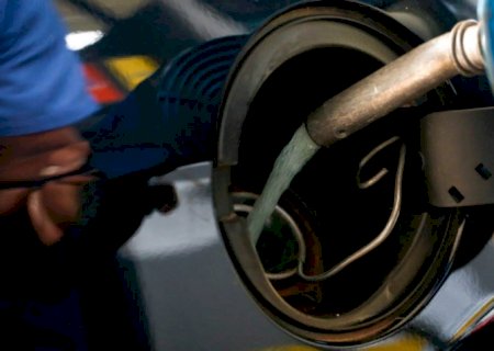 Petrobras reduz preço da gasolina em R$ 0,14 para distribuidoras