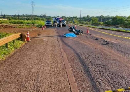 Motociclista morre ao bater em veículo de carga em trecho crítico da BR-163