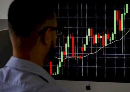 Bolsa fecha acima de 159 mil pela 1ª vez e bate recorde nominal