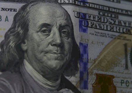 Dólar fecha abaixo de R$ 5,30 pela primeira vez desde junho de 2024