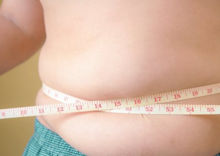 Pela primeira vez, número de crianças com obesidade supera o de jovens com desnutrição