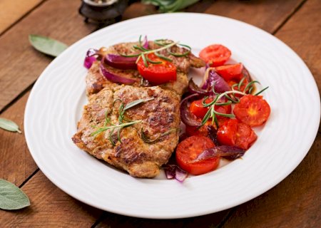 Frango, suíno ou ovos? Nutricionista mostra como montar refeições rápidas e nutritivas