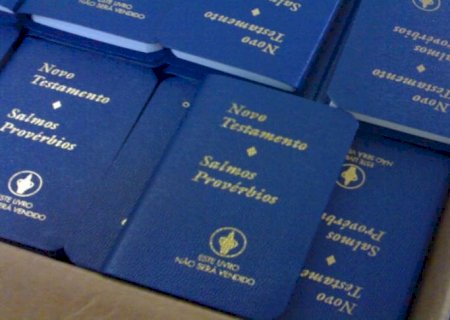 Curitiba autoriza entrega do Novo Testamento em escolas
