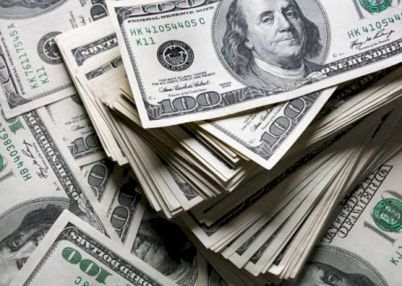 Depois de começar ano acima de R$ 6, dólar fecha 2025 aos R$ 5,489