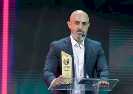 Agradeço a Jesus Cristo, diz melhor técnico do Brasileirão