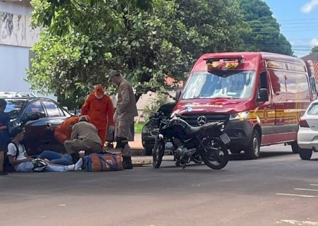 Motociclista perde o controle durante ultrapassagem e duas pessoas ficam feridas em Nova Andradina