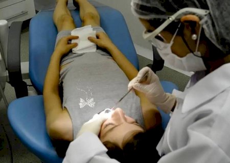 Verão eleva riscos para câncer de lábio, que causa deformações na boca; saiba como se prevenir