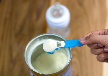 Crise das fórmulas infantis: os produtos de marcas como Danone e Nestlé que estão sendo recolhidos do mercado