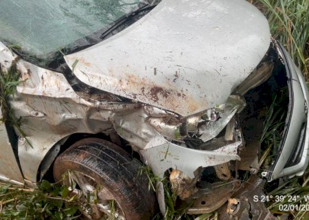 Saída de pista na BR-267 deixa três pessoas feridas em Nova Casa Verde
