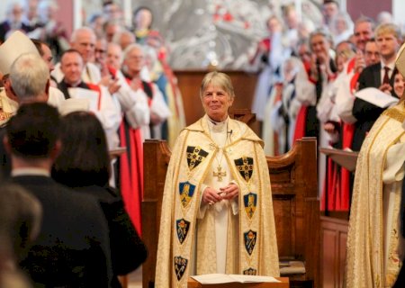 Bispa LGBT lamenta que fiéis deixem a igreja por sua causa