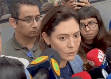 Bolsonaro está com perda de equilíbrio ao se levantar, diz Michelle