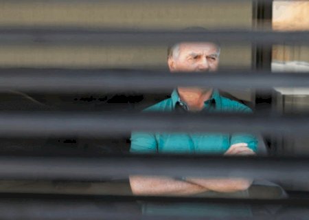 Bolsonaro vai para hospital após cair na cela e bater a cabeça