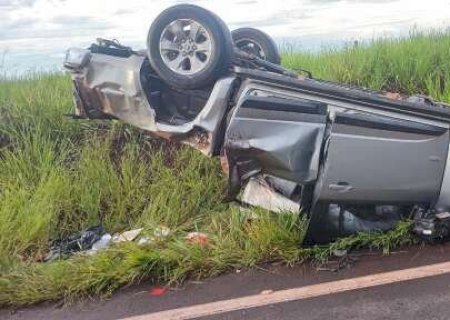 Capotagem na MS-040 deixou mulher de 63 anos e neto feridos