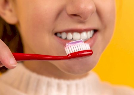 Por que escovar os dentes sem pressa faz diferença na prevenção da cárie
