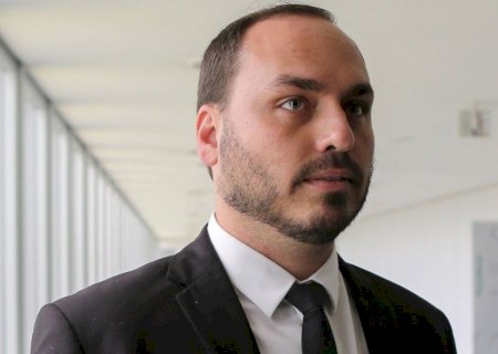 Bolsonaro está listando pré-candidatos da prisão, diz Carlos