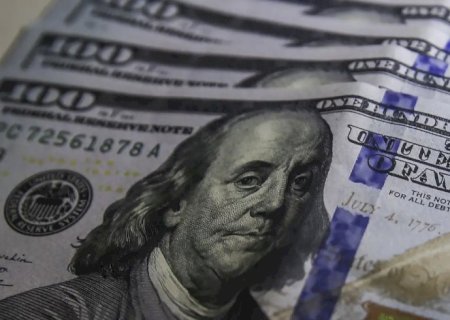 Dólar cai para R$ 5,22, em linha com o mercado externo