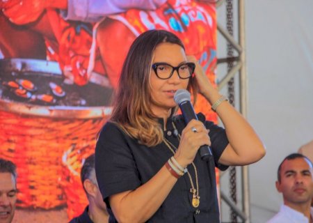 Na Coreia do Sul, Janja recebe presente do grupo de k-pop BTS: ‘Amo você’