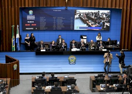 Aliança entre poderes e trabalho pelo desenvolvimento socioeconômico de MS marcam abertura do ano legislativo