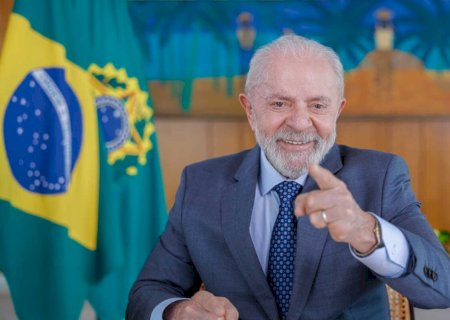 Oposição aciona Justiça e TSE para barrar desfile de carnaval que homenageia Lula