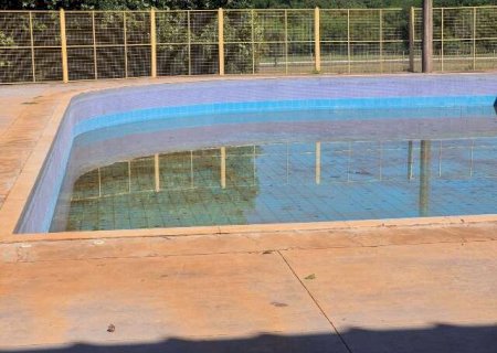 Piscina suja, escurid&atilde;o e depreda&ccedil;&atilde;o afastam frequentadores de parque e gin&aacute;sio