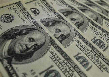 Dólar cai a R$ 5,16, menor patamar desde maio de 2024, com nova tarifa de Trump