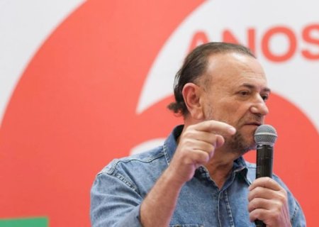 PT avalia ação contra adesivo de Flávio 2026