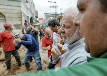Lula diz em Minas Gerais que governo vai reconstruir cidades