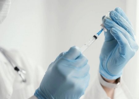Vacina contra câncer surpreende médicos após 20 anos