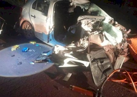 Colisão com carreta mata três pessoas na BR-262 e deixa dois feridos em MS