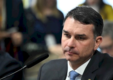 Flávio pede monitoramento e pressão diplomática por ‘eleições justas’ no Brasil em discurso nos EUA