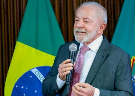 Lula reúne equipe, cobra foco nas eleições e veta mudanças no governo