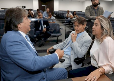 Preocupados com indefinição no PSDB, deputados discutem chapa em outro partido