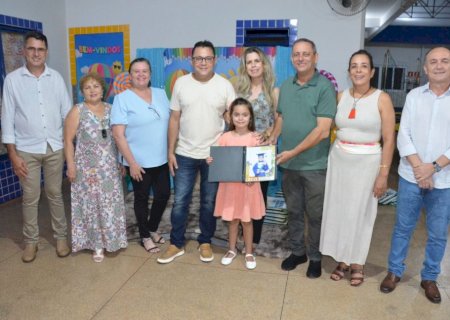 Gestão Municipal de Taquarussu entrega álbuns de formatura para alunos da educação infantil