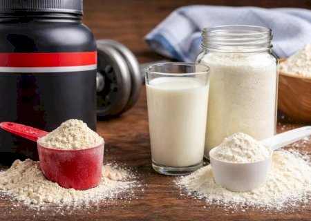 Nutricionista explica se trocar aquele whey caro por leite em pó é uma boa