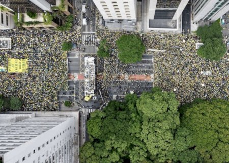 Ato de Nikolas contra Lula e Moraes reúne milhares de pessoas na Paulista