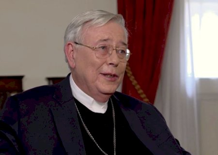 Cardeal diz que Igreja Católica não sobreviverá sem ordenar mulheres