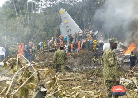 Pelo menos 34 morrem na queda de avião militar na Colômbia