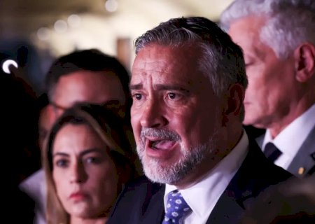 Base do governo pede indiciamento de Bolsonaro na CPMI do INSS
