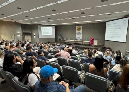 Equipes de hospitais são capacitadas para nova política estadual e reforça gestão e financiamento no SUS