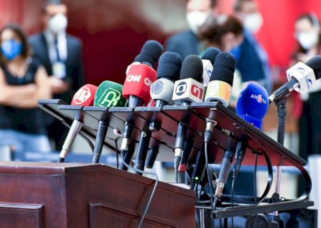 Brasil registra 2,5 mil agressões virtuais contra jornalistas por dia em 2025