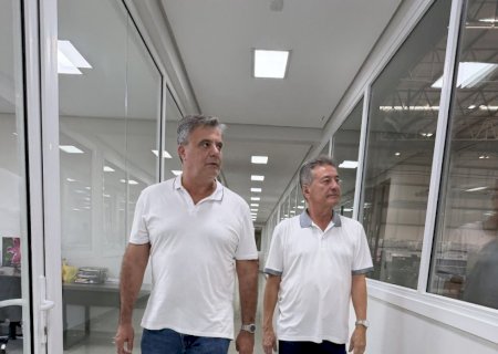 Hashioka visita curtume em Nova Andradina e destaca papel da indústria no desenvolvimento regional