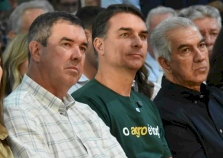 Flávio Bolsonaro diz que pesquisa vai decidir disputa entre Pollon e Contar em MS
