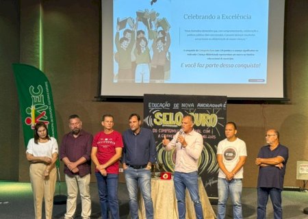 Vereador Wilson Almeida prestigia homenagem a professores após Nova Andradina conquistar Selo Ouro na alfabetização