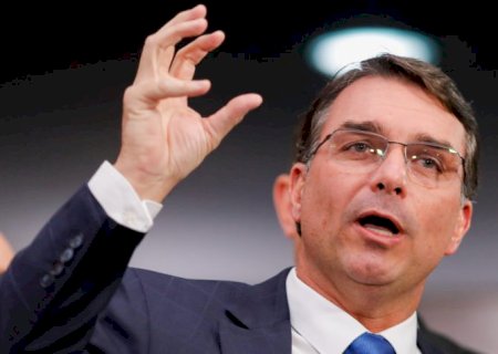 Flávio Bolsonaro chama PT de “especialista em mentir' sobre Pix