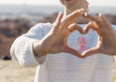 O câncer e a mulher: cuidar da saúde é um gesto de amor próprio