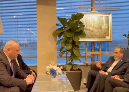 Ministro das Relações Exteriores do Irã vai à Rússia e Trump diz 'nos chame' para negociar