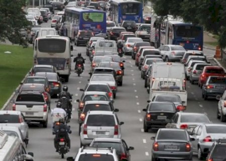 Gasolina e alimentos pressionam, e prévia da inflação sobe para 0,89%