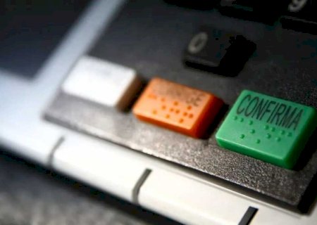 Onze governadores renunciam para disputar eleições de outubro